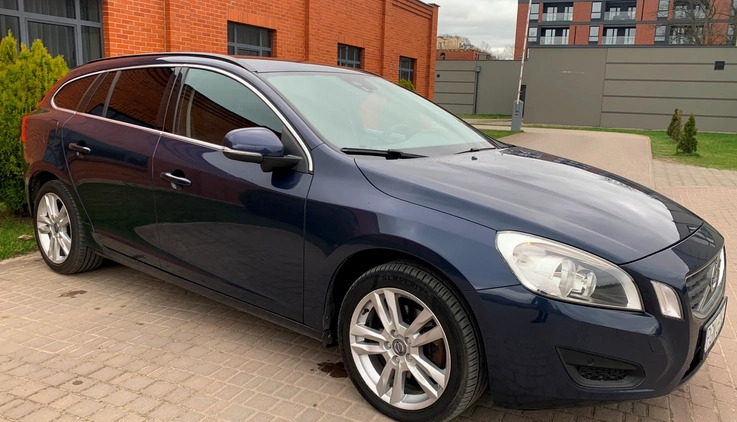 Volvo V60 cena 37999 przebieg: 215000, rok produkcji 2013 z Gniezno małe 781